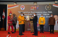12 Kepala Daerah Terima Penghargaan Inisiator Olahraga SIWO PWI, Salah Satunya Gubernur Enembe